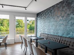 Amsterdam Lake Hotel