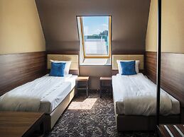 Amsterdam Lake Hotel