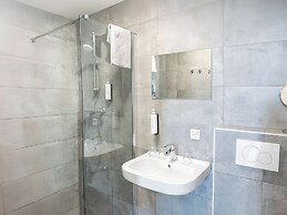 Amsterdam Lake Hotel