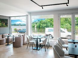 Amsterdam Lake Hotel