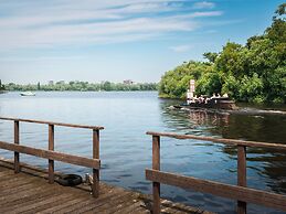 Amsterdam Lake Hotel