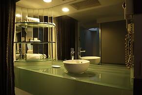 NewPort love hotel
