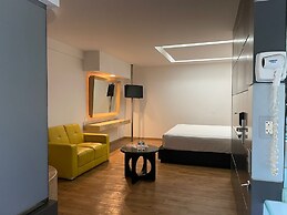 NewPort love hotel