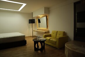 NewPort love hotel
