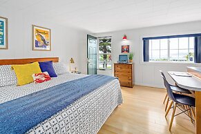 Seascape Motel & Cottages