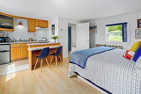 Seascape Motel & Cottages