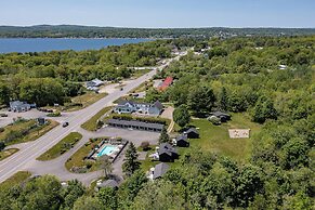 Seascape Motel & Cottages