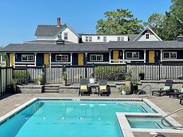Seascape Motel & Cottages