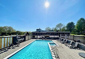Seascape Motel & Cottages