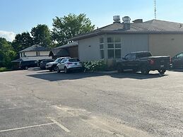 Bears Den Lounge and Motel