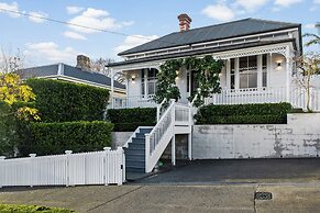 Timeless Executive Family Home - Spa