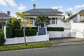 Timeless Executive Family Home - Spa