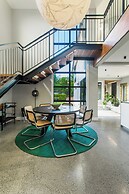 Timeless Executive Family Home - Spa