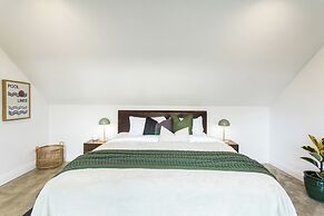 Timeless Executive Family Home - Spa