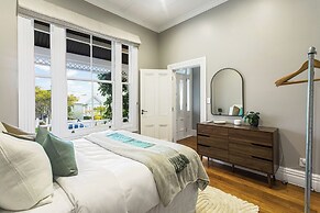 Timeless Executive Family Home - Spa