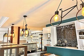 Behomy Corner 8 Lippo Karawaci