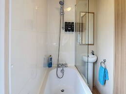 Seashell Lodge, 50 Foxburrow Hang