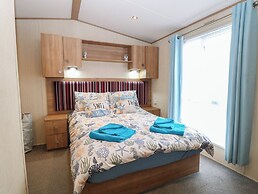 Seashell Lodge, 50 Foxburrow Hang