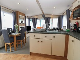 Seashell Lodge, 50 Foxburrow Hang