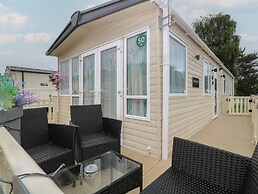 Seashell Lodge, 50 Foxburrow Hang