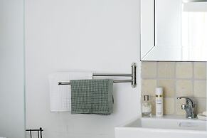 Grand STU SeaView Balcony by Sea N' Rent