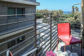 Grand STU SeaView Balcony by Sea N' Rent