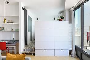 Grand STU SeaView Balcony by Sea N' Rent