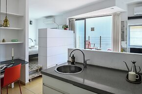 Grand STU SeaView Balcony by Sea N' Rent