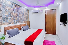 Roomshala 089 Green Palace