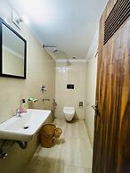 Roomshala 089 Green Palace