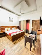 Roomshala 089 Green Palace