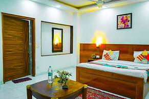 Roomshala 089 Green Palace