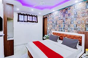 Roomshala 089 Green Palace