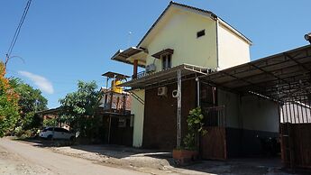 OYO 92744 Coconut Island Homestay & ResortNearPantai Pulau Merah