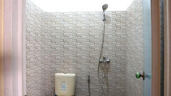 OYO 92744 Coconut Island Homestay & ResortNearPantai Pulau Merah