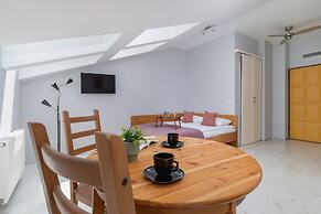 Studio Mostowa Krakow by Renters