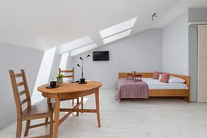 Studio Mostowa Krakow by Renters