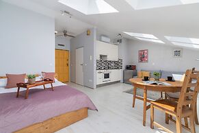 Studio Mostowa Krakow by Renters