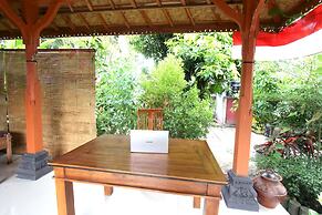 OYO 92756 Kos Moncok