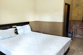 OYO 92756 Kos Moncok