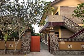 OYO 92756 Kos Moncok