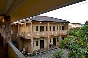 OYO 92756 Kos Moncok