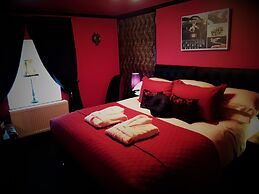 Cadillac Kustomz Guest House