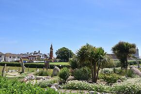 Flat 2, 10 Seafield Road