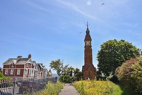 Flat 2, 10 Seafield Road