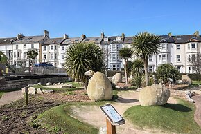 Flat 2, 10 Seafield Road