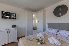 Seafront Apartment Sanja