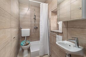 Seafront Apartment Sanja