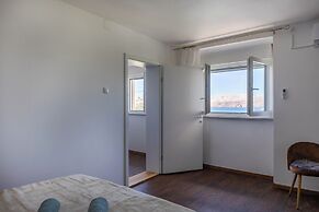 Seafront Apartment Sanja