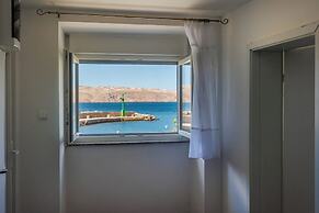 Seafront Apartment Sanja